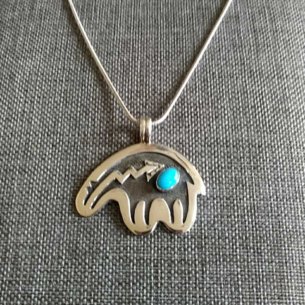 Sterling 21" chain with Navajo Bear Pendant - Picture 2 of 4